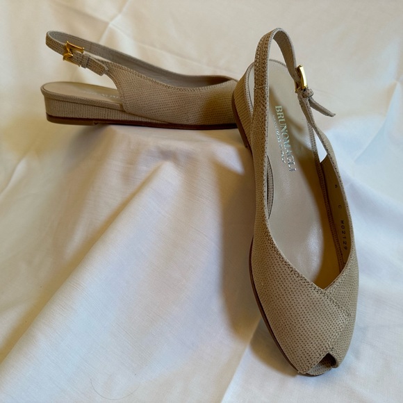 Sling back peep toe sandals. Never worn - Picture 2 of 8